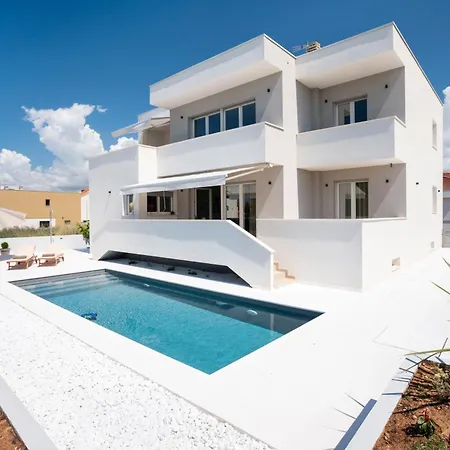 Opera וילה סרימה